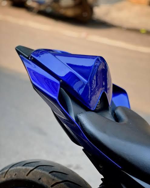 R15 V3 SEAT COWL 3.0