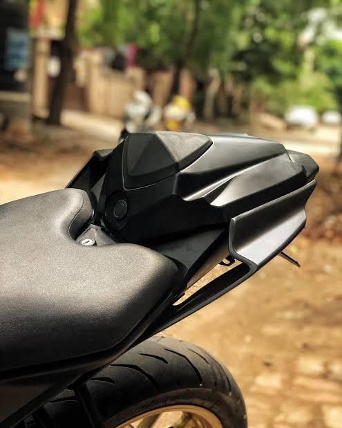 R15 V3 SEAT COWL 2.0